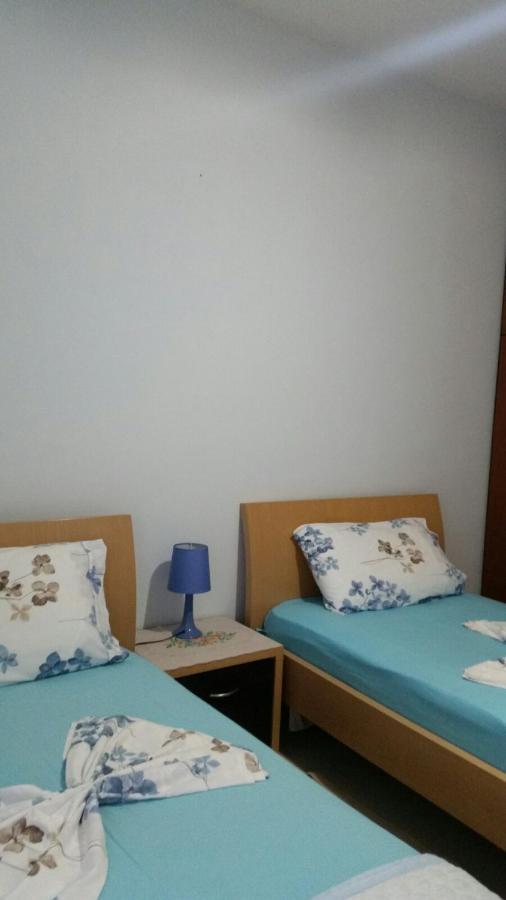Christos Apartments Sarande Bagian luar foto
