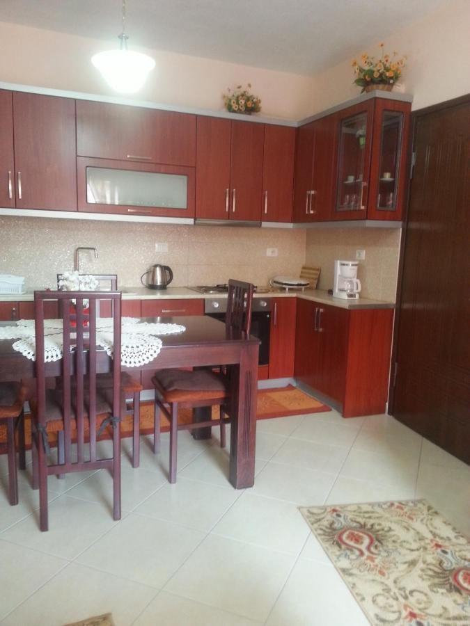 Christos Apartments Sarande Bagian luar foto