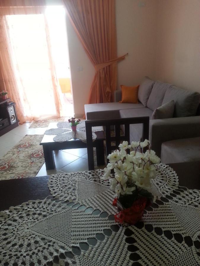Christos Apartments Sarande Bagian luar foto