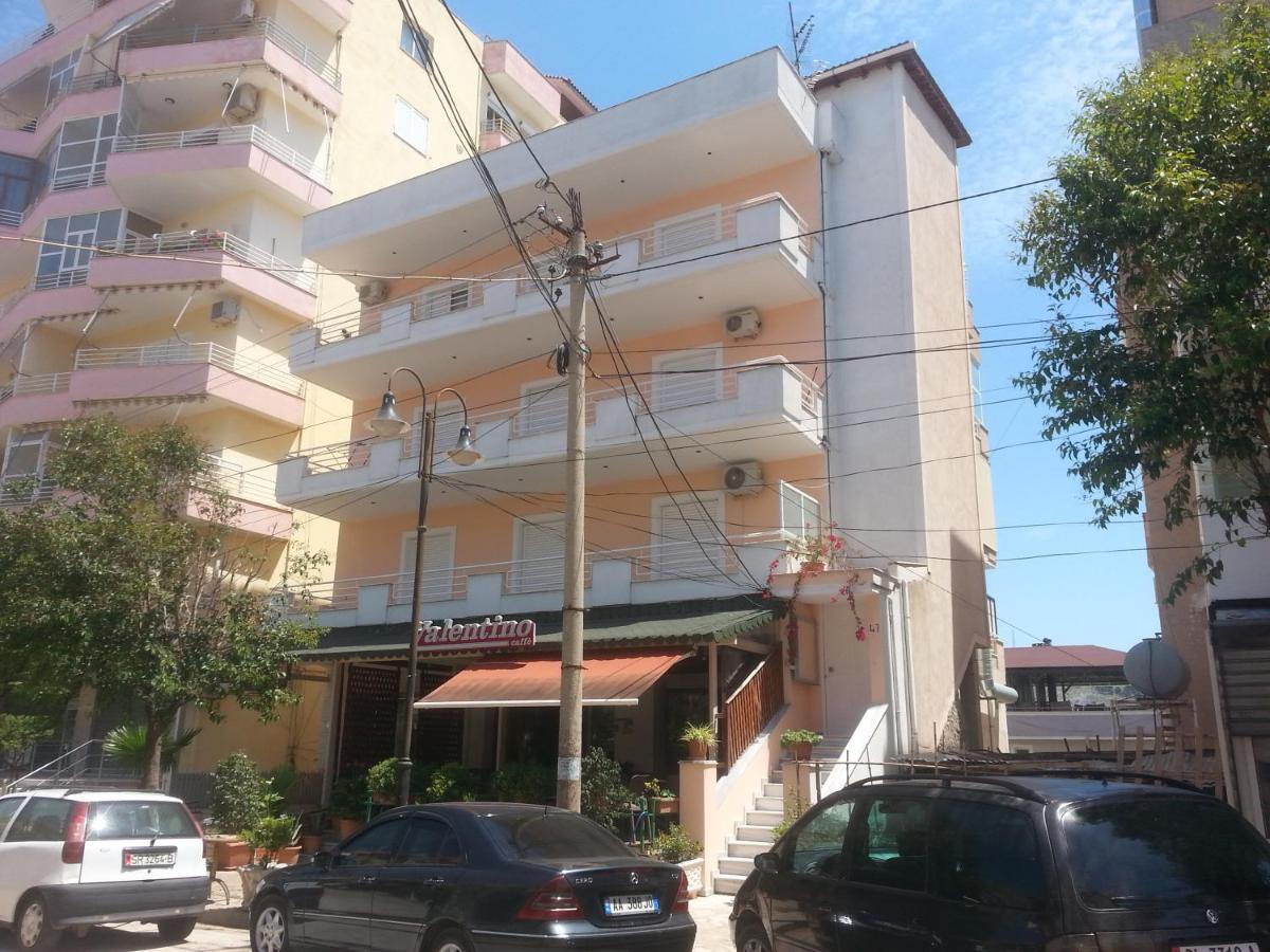 Christos Apartments Sarande Bagian luar foto