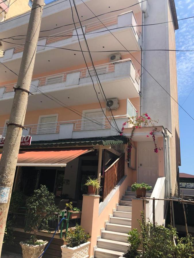 Christos Apartments Sarande Bagian luar foto