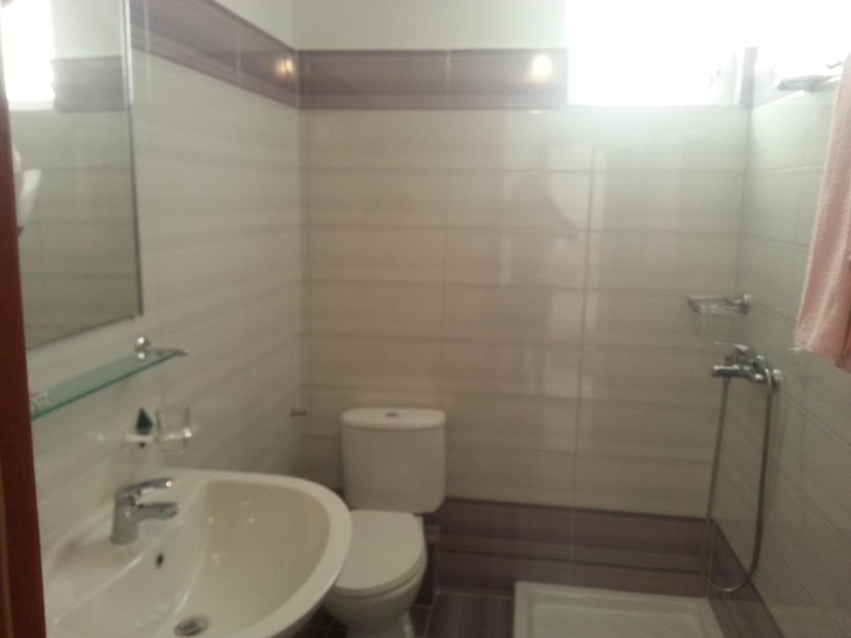 Christos Apartments Sarande Bagian luar foto